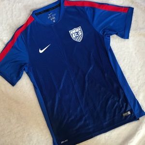 EUC Nike Dri-Fit men’s team USA soccer jersey